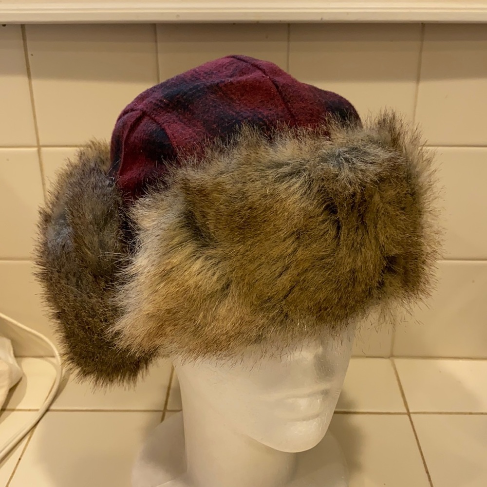 Black Red color Outdoors trapper style hat new